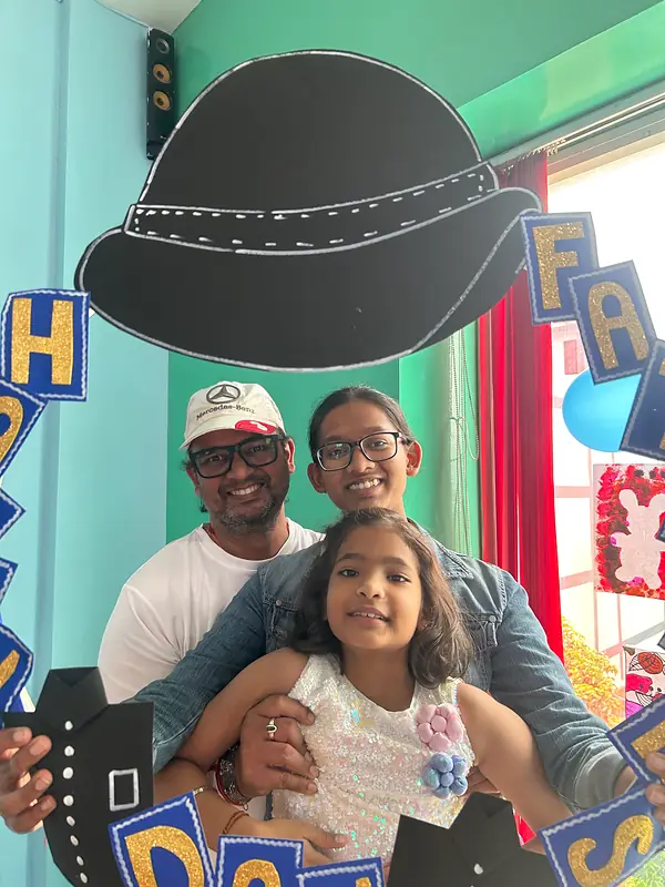 A father and daughter pose with the Happy Father's Day frame