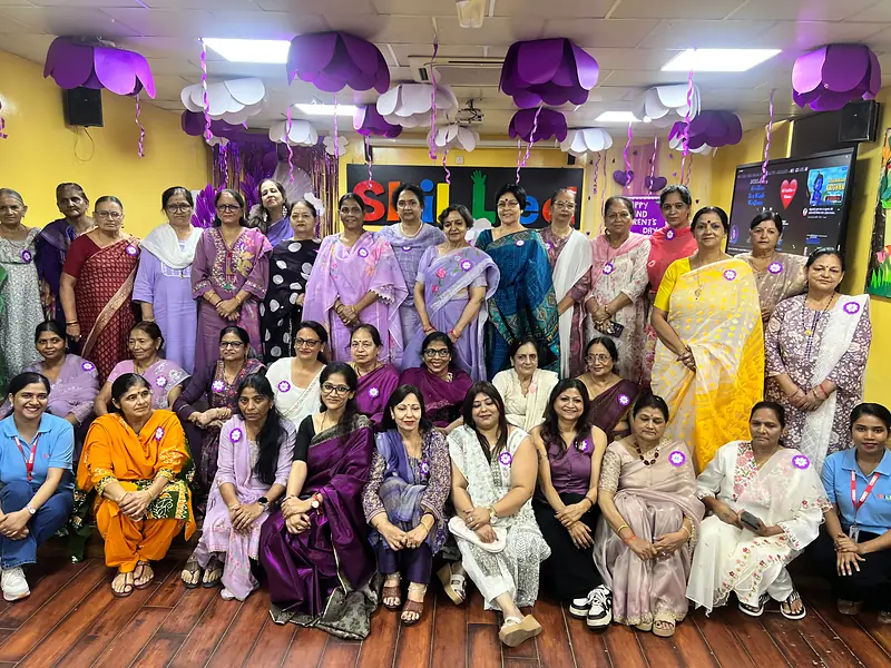 The grandmothers with teachers and children in the group photo
